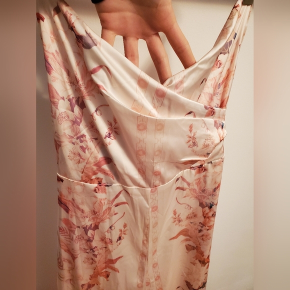 NWOT Guess floral satin jumpsuit. Faux wrap. Tie around neck. Wide leg. Size S. - Picture 2 of 16